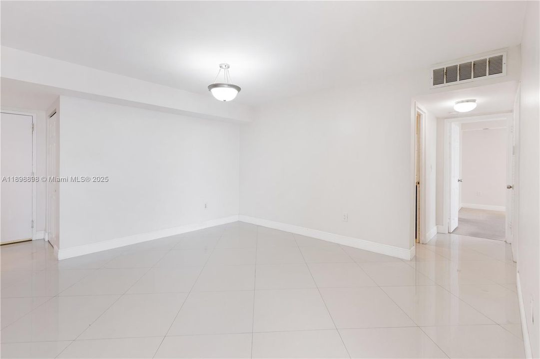 Recently Rented: $2,800 (2 beds, 2 baths, 1430 Square Feet)