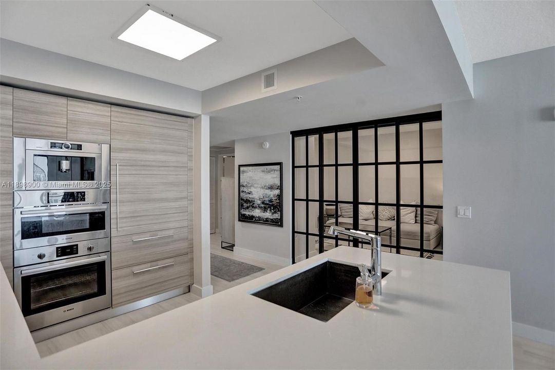 For Sale: $1,125,000 (2 beds, 3 baths, 1524 Square Feet)