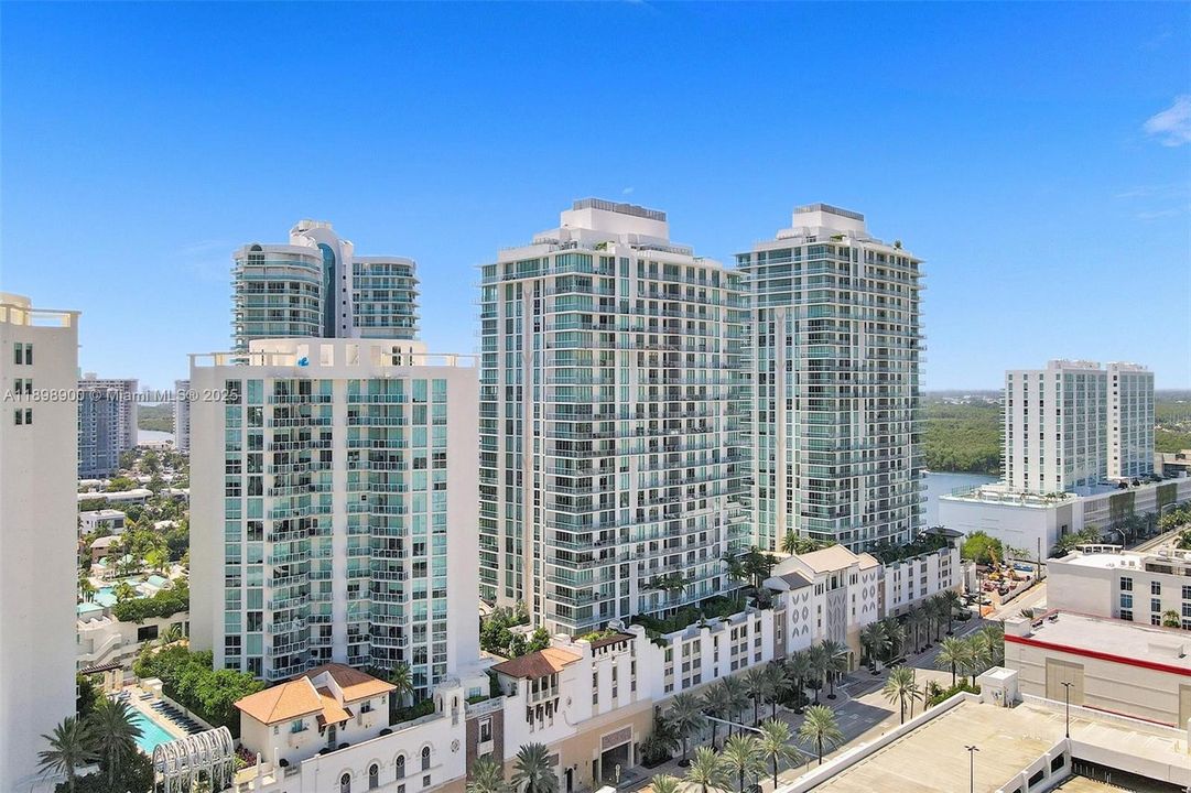 For Sale: $1,125,000 (2 beds, 3 baths, 1524 Square Feet)