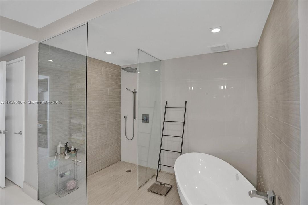 For Sale: $1,125,000 (2 beds, 3 baths, 1524 Square Feet)