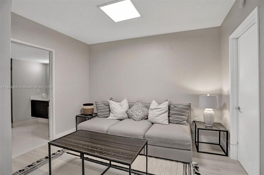 For Sale: $1,125,000 (2 beds, 3 baths, 1524 Square Feet)