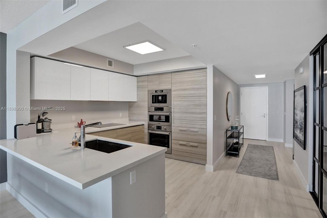 For Sale: $1,125,000 (2 beds, 3 baths, 1524 Square Feet)