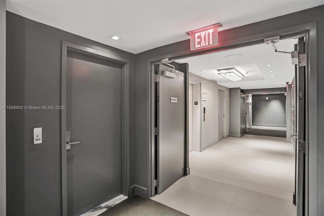 For Sale: $1,125,000 (2 beds, 3 baths, 1524 Square Feet)