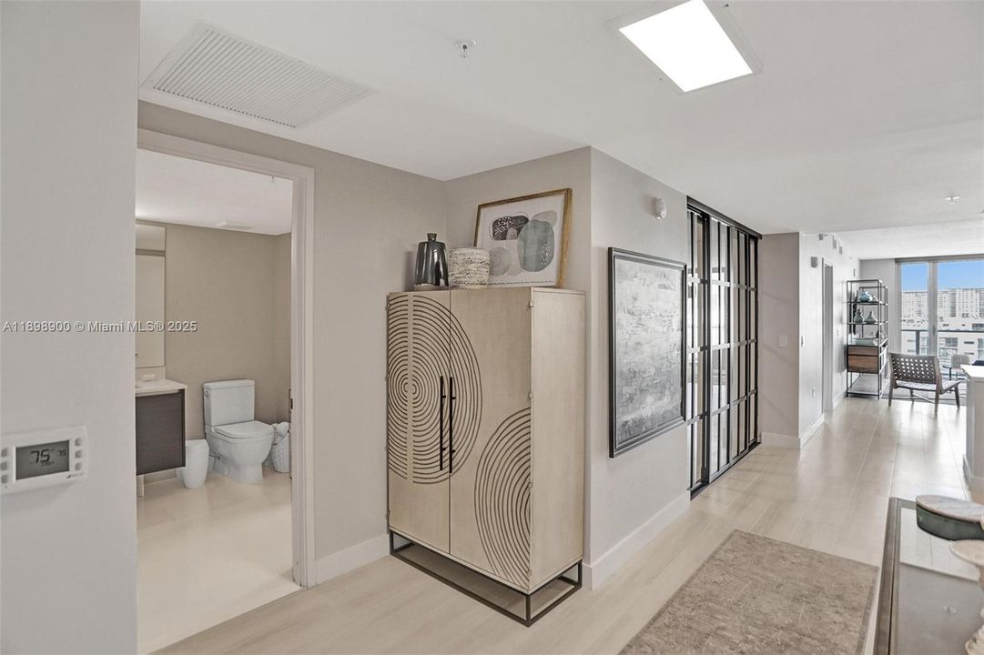 For Sale: $1,125,000 (2 beds, 3 baths, 1524 Square Feet)