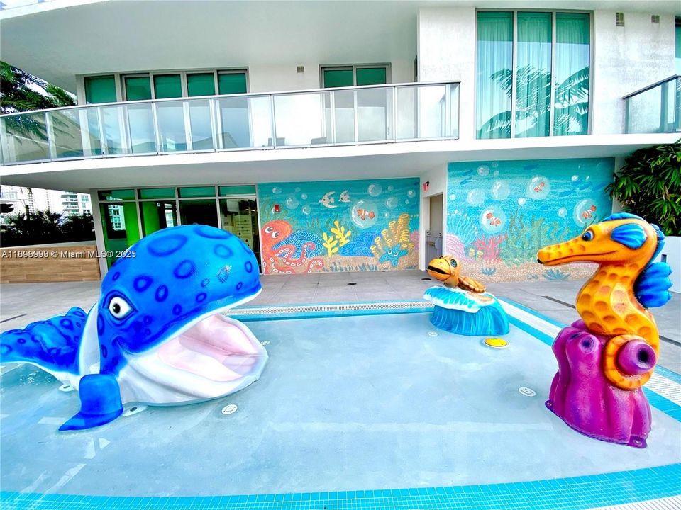 For Sale: $1,125,000 (2 beds, 3 baths, 1524 Square Feet)