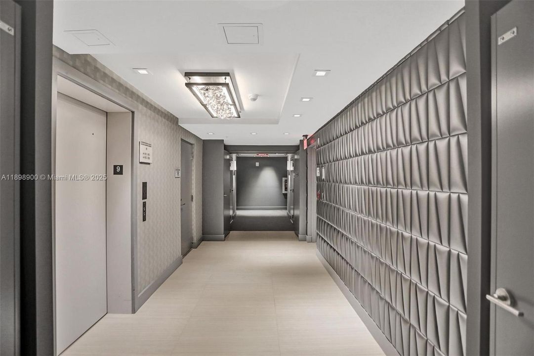 For Sale: $1,125,000 (2 beds, 3 baths, 1524 Square Feet)