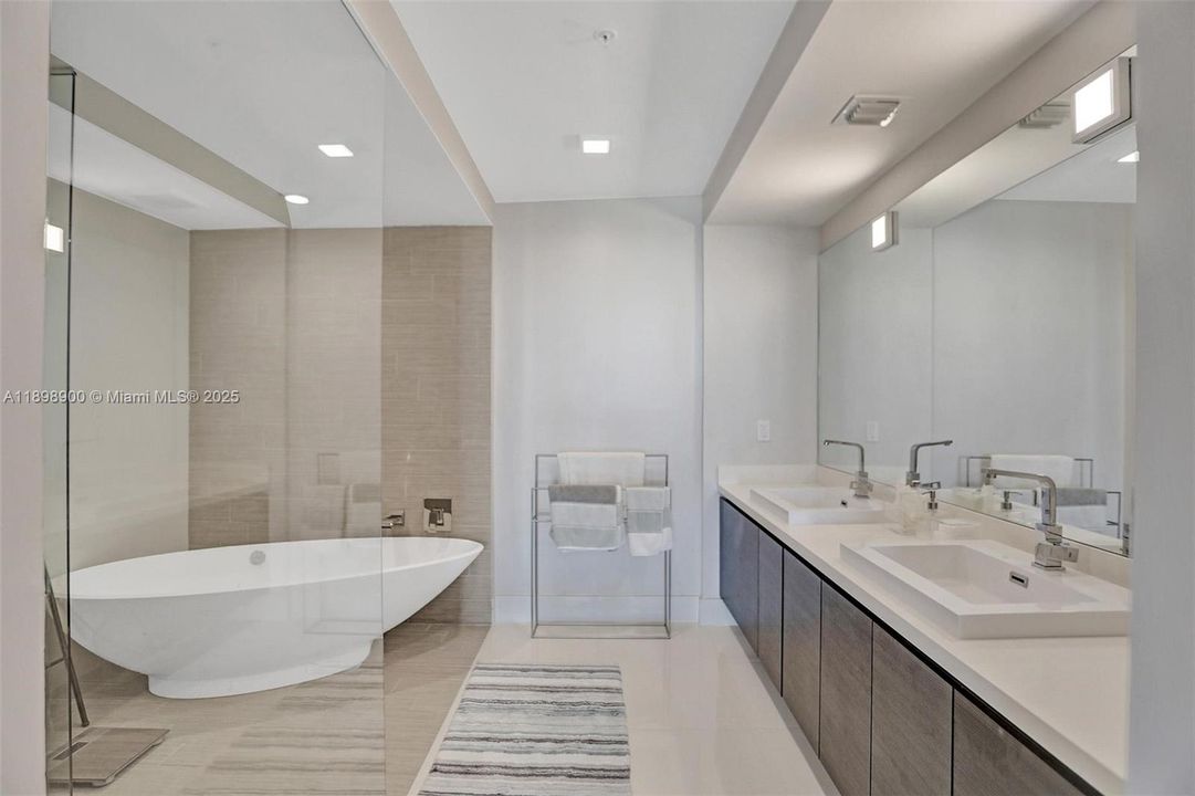 For Sale: $1,125,000 (2 beds, 3 baths, 1524 Square Feet)