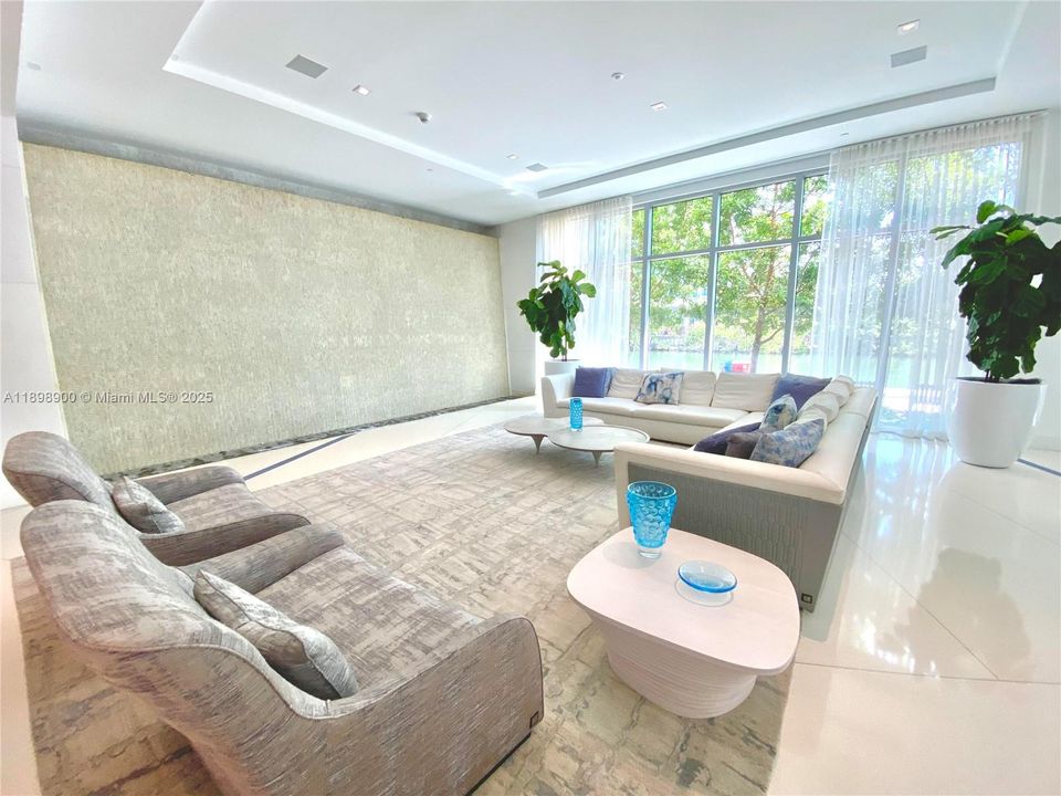 For Sale: $1,125,000 (2 beds, 3 baths, 1524 Square Feet)