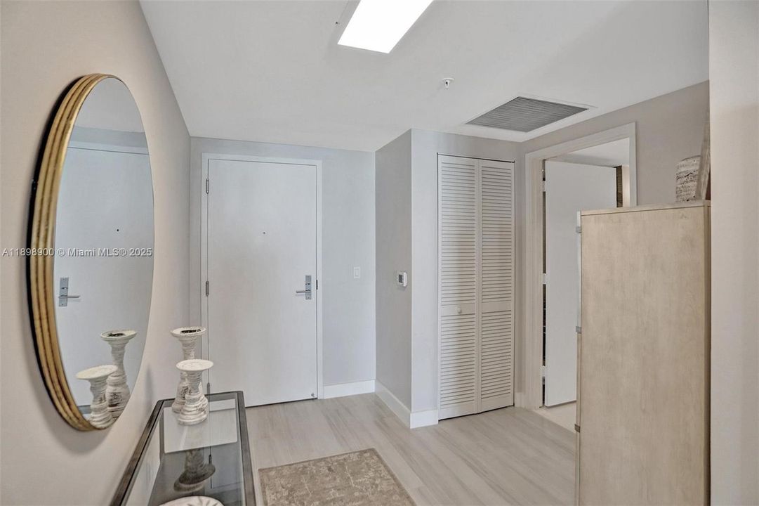 For Sale: $1,125,000 (2 beds, 3 baths, 1524 Square Feet)