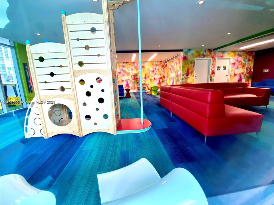 For Sale: $1,125,000 (2 beds, 3 baths, 1524 Square Feet)