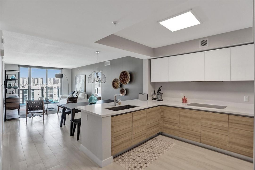 For Sale: $1,125,000 (2 beds, 3 baths, 1524 Square Feet)