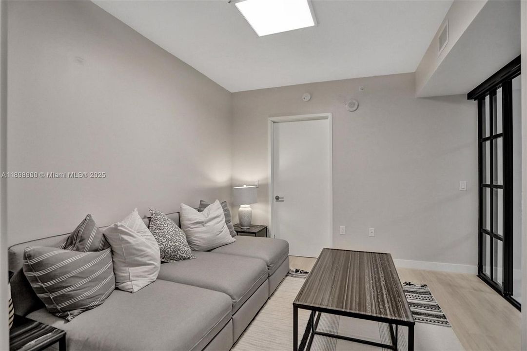 For Sale: $1,125,000 (2 beds, 3 baths, 1524 Square Feet)