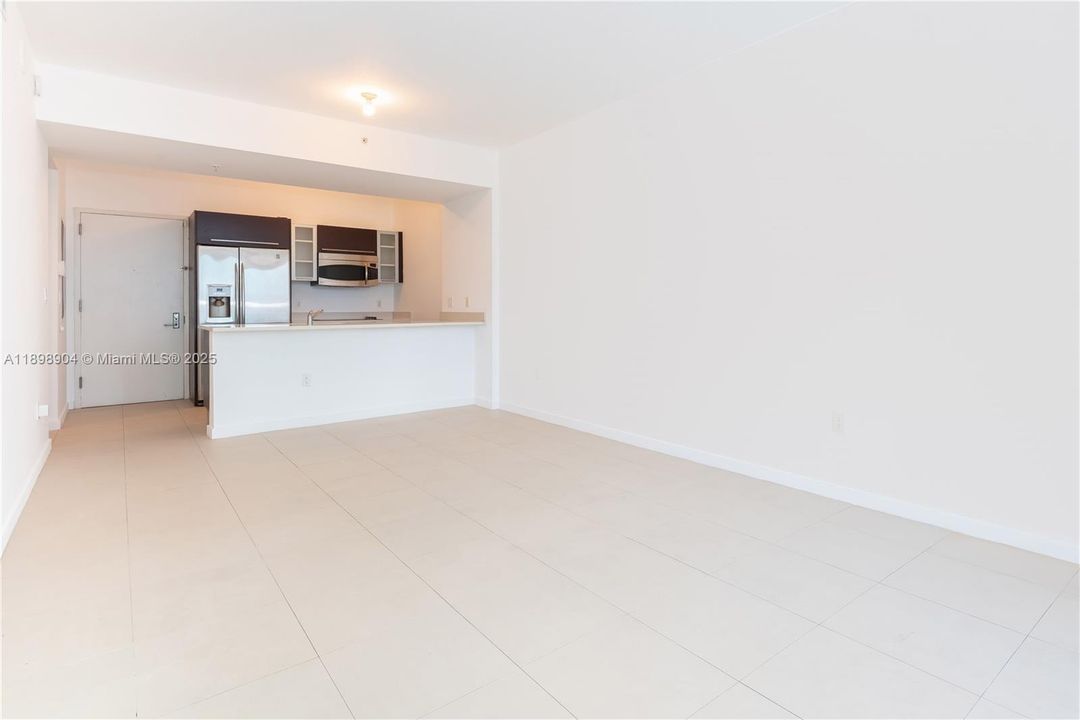 For Rent: $2,475 (1 beds, 1 baths, 692 Square Feet)