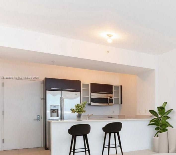 For Rent: $2,475 (1 beds, 1 baths, 692 Square Feet)