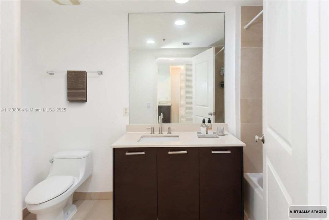 For Rent: $2,475 (1 beds, 1 baths, 692 Square Feet)