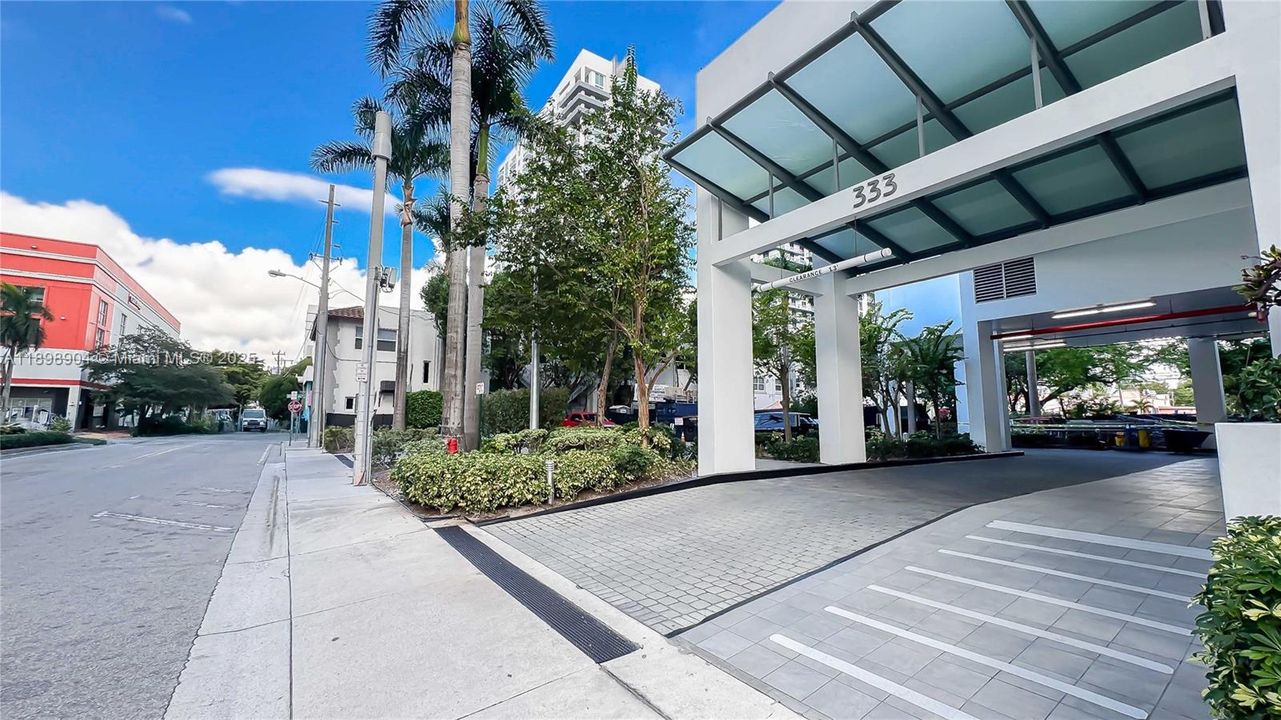 For Rent: $2,475 (1 beds, 1 baths, 692 Square Feet)