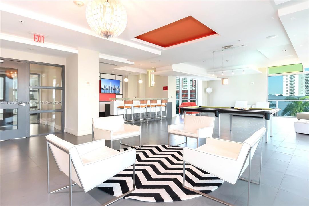 For Rent: $2,475 (1 beds, 1 baths, 692 Square Feet)