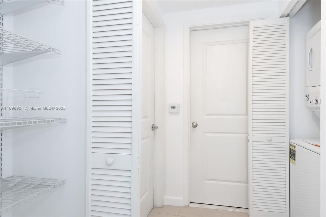 For Rent: $2,475 (1 beds, 1 baths, 692 Square Feet)