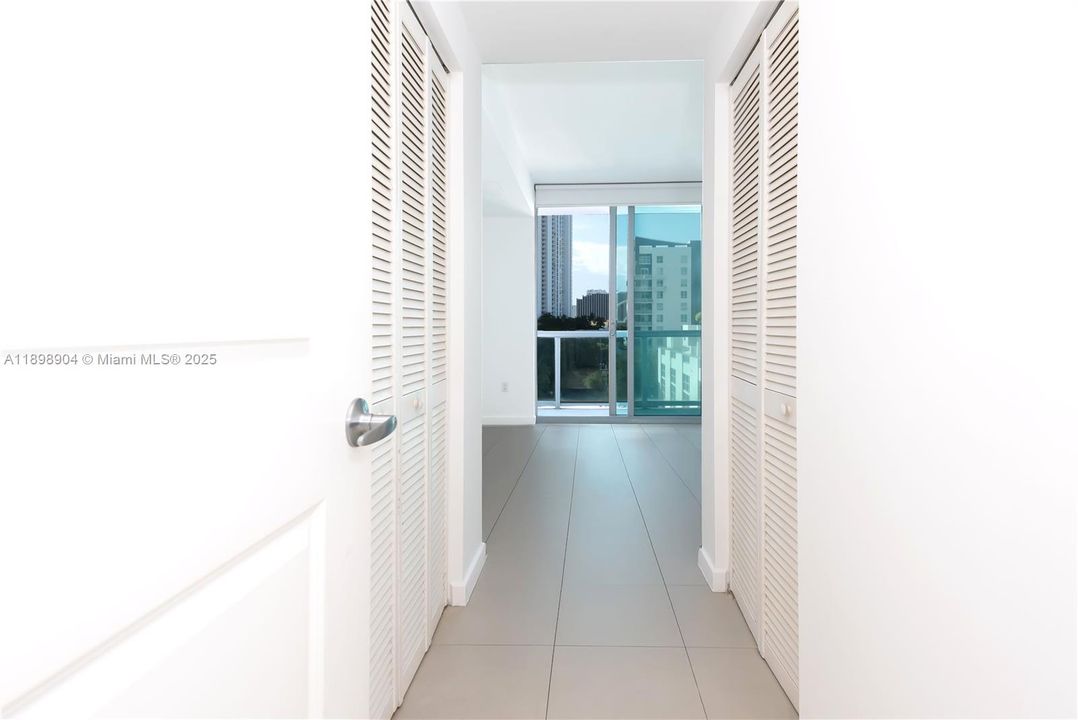 For Rent: $2,475 (1 beds, 1 baths, 692 Square Feet)