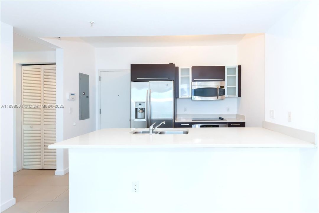 For Rent: $2,475 (1 beds, 1 baths, 692 Square Feet)
