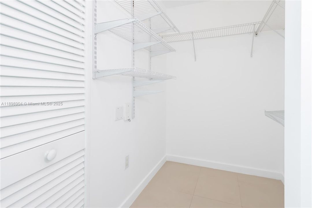 For Rent: $2,475 (1 beds, 1 baths, 692 Square Feet)