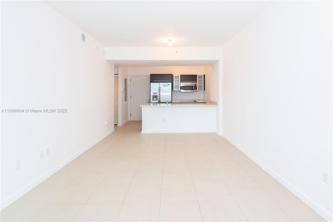 For Rent: $2,475 (1 beds, 1 baths, 692 Square Feet)