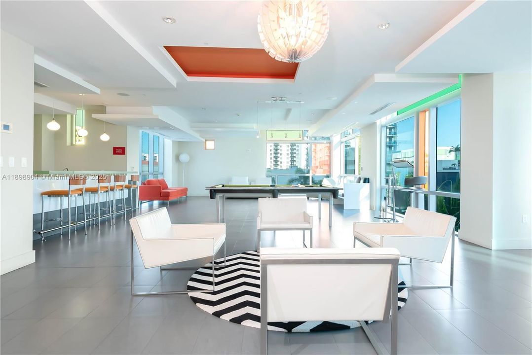 For Rent: $2,475 (1 beds, 1 baths, 692 Square Feet)