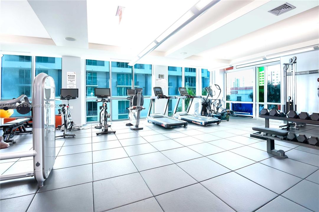 For Rent: $2,475 (1 beds, 1 baths, 692 Square Feet)