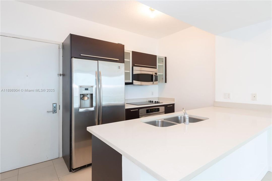 For Rent: $2,475 (1 beds, 1 baths, 692 Square Feet)