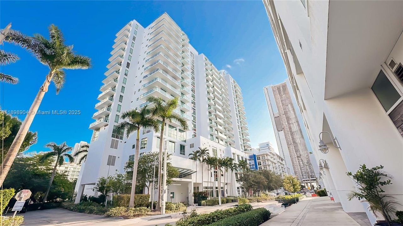 For Rent: $2,475 (1 beds, 1 baths, 692 Square Feet)