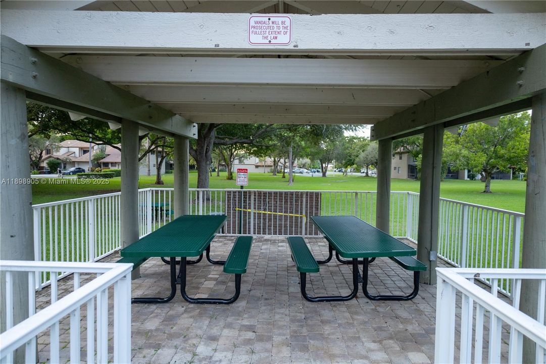 На продажу: $425,000 (3 спален, 2 ванн, 1200 Квадратных фут)