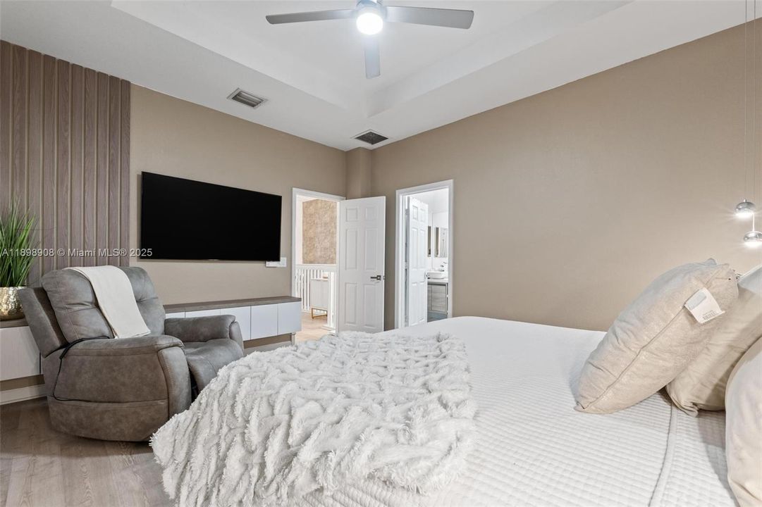 En Venta: $654,900 (3 camas, 2 baños, 1605 Pies cuadrados)