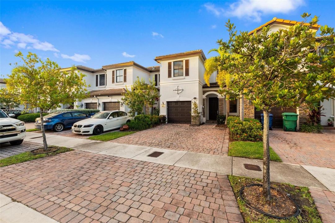 En Venta: $654,900 (3 camas, 2 baños, 1605 Pies cuadrados)