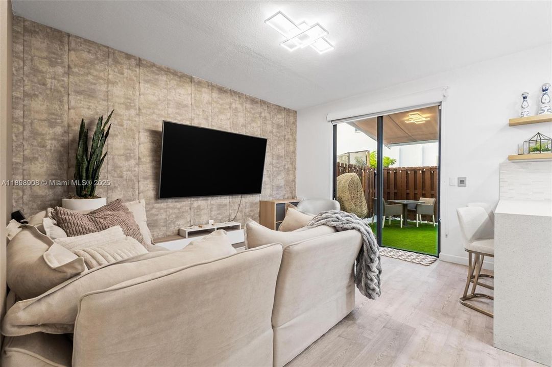 En Venta: $654,900 (3 camas, 2 baños, 1605 Pies cuadrados)