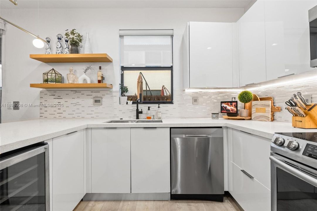 En Venta: $654,900 (3 camas, 2 baños, 1605 Pies cuadrados)