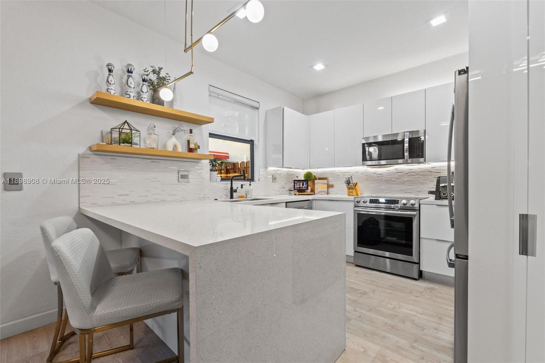 En Venta: $654,900 (3 camas, 2 baños, 1605 Pies cuadrados)