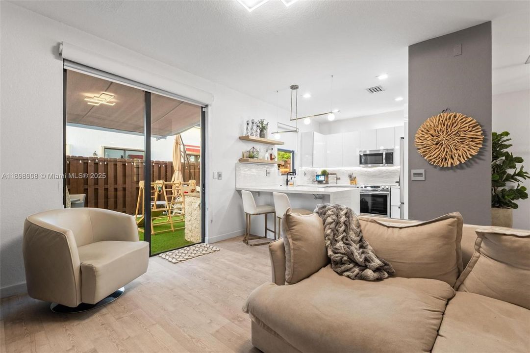 En Venta: $654,900 (3 camas, 2 baños, 1605 Pies cuadrados)