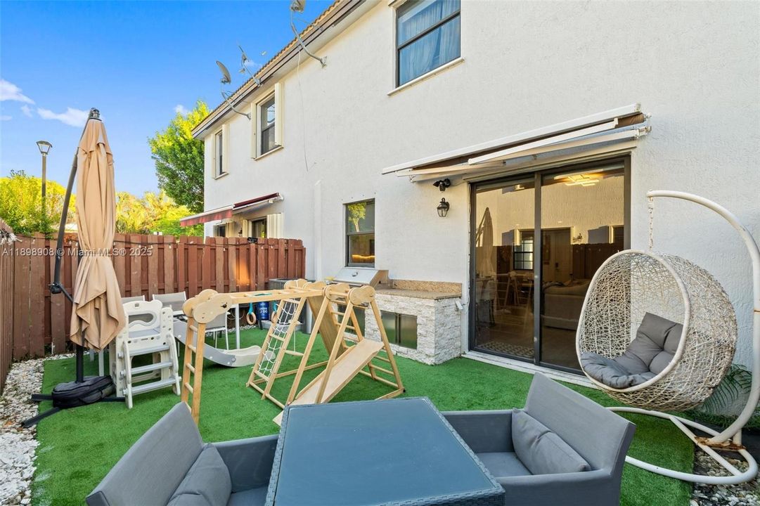 En Venta: $654,900 (3 camas, 2 baños, 1605 Pies cuadrados)