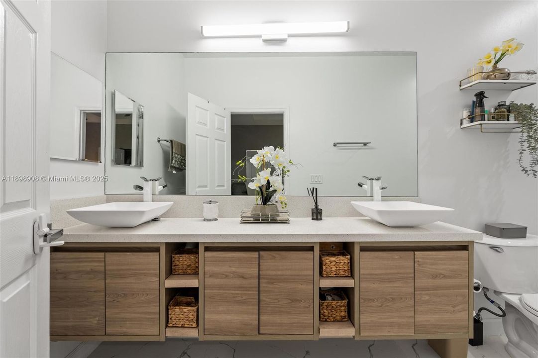 En Venta: $654,900 (3 camas, 2 baños, 1605 Pies cuadrados)