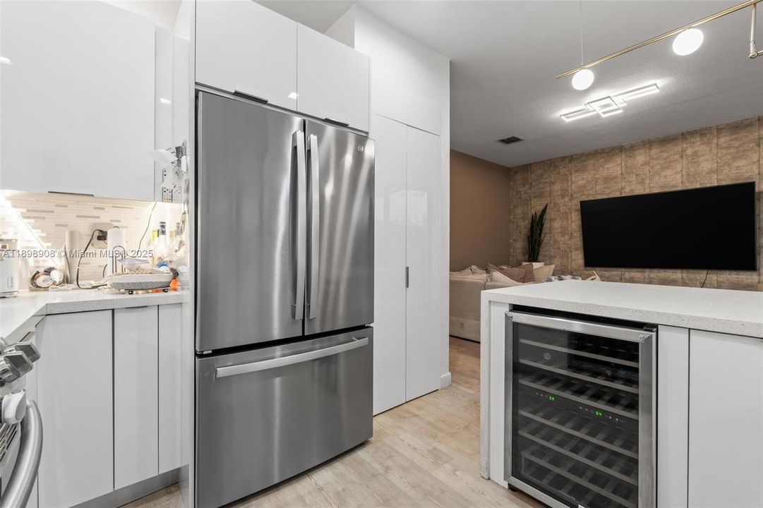 En Venta: $654,900 (3 camas, 2 baños, 1605 Pies cuadrados)