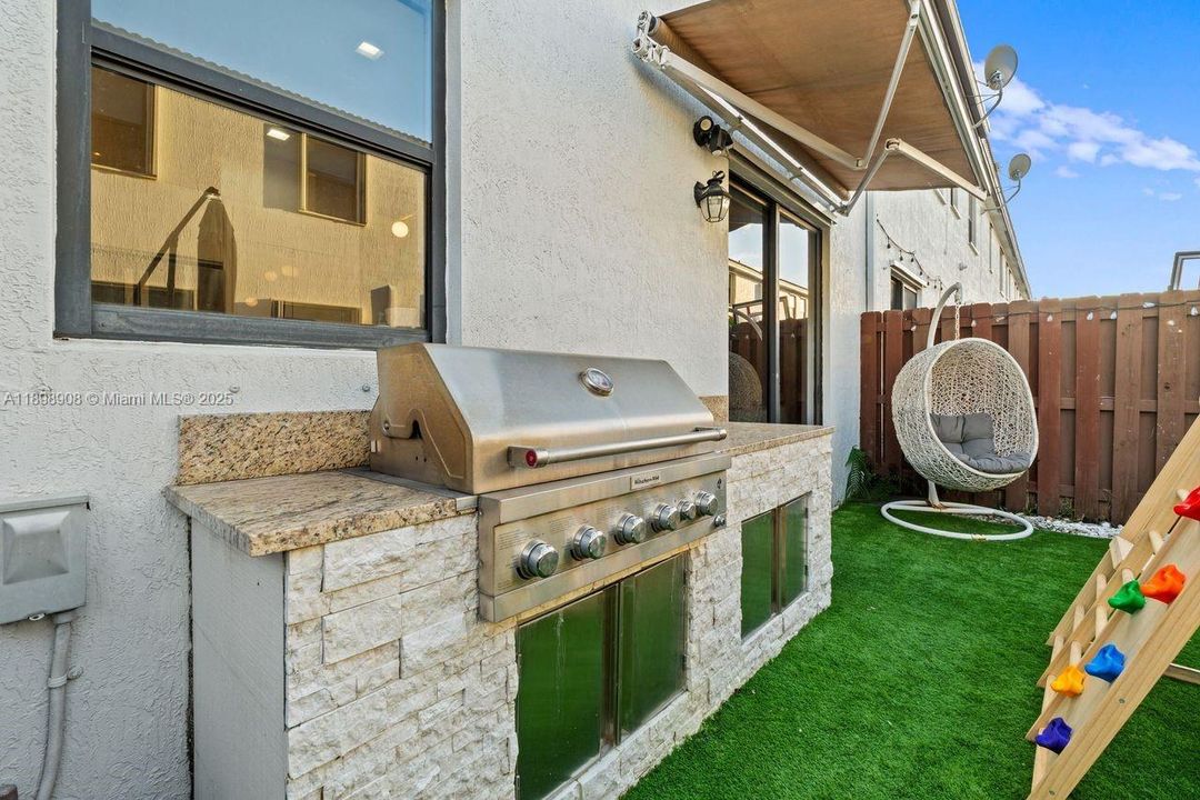 En Venta: $654,900 (3 camas, 2 baños, 1605 Pies cuadrados)