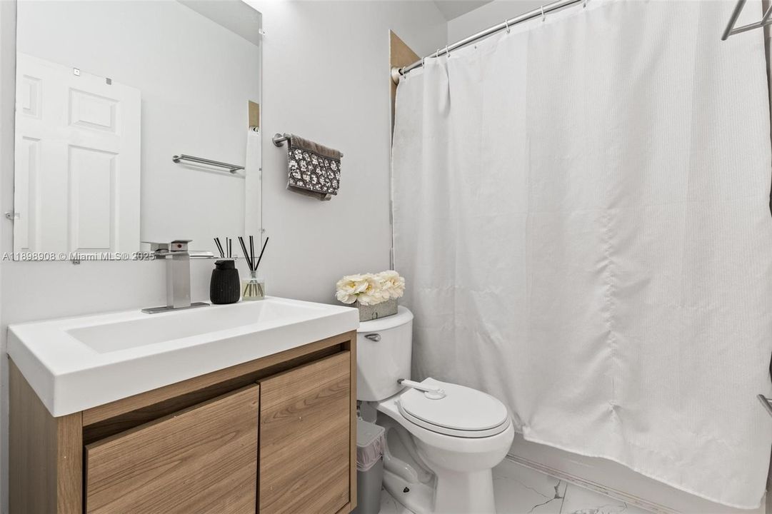 En Venta: $654,900 (3 camas, 2 baños, 1605 Pies cuadrados)