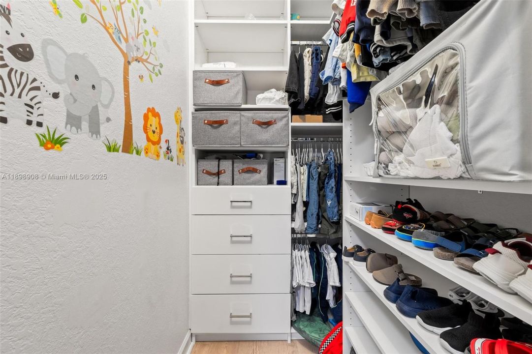 En Venta: $654,900 (3 camas, 2 baños, 1605 Pies cuadrados)