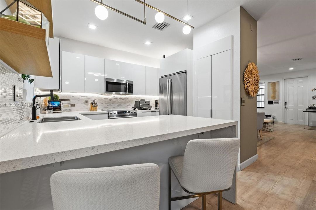 En Venta: $654,900 (3 camas, 2 baños, 1605 Pies cuadrados)