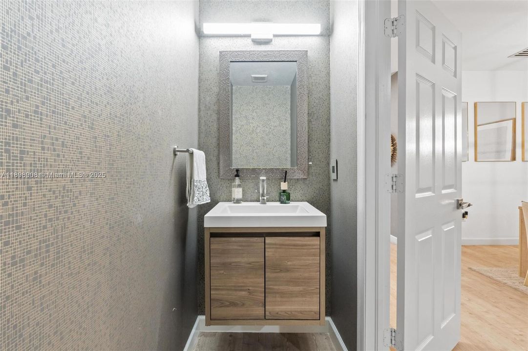 En Venta: $654,900 (3 camas, 2 baños, 1605 Pies cuadrados)