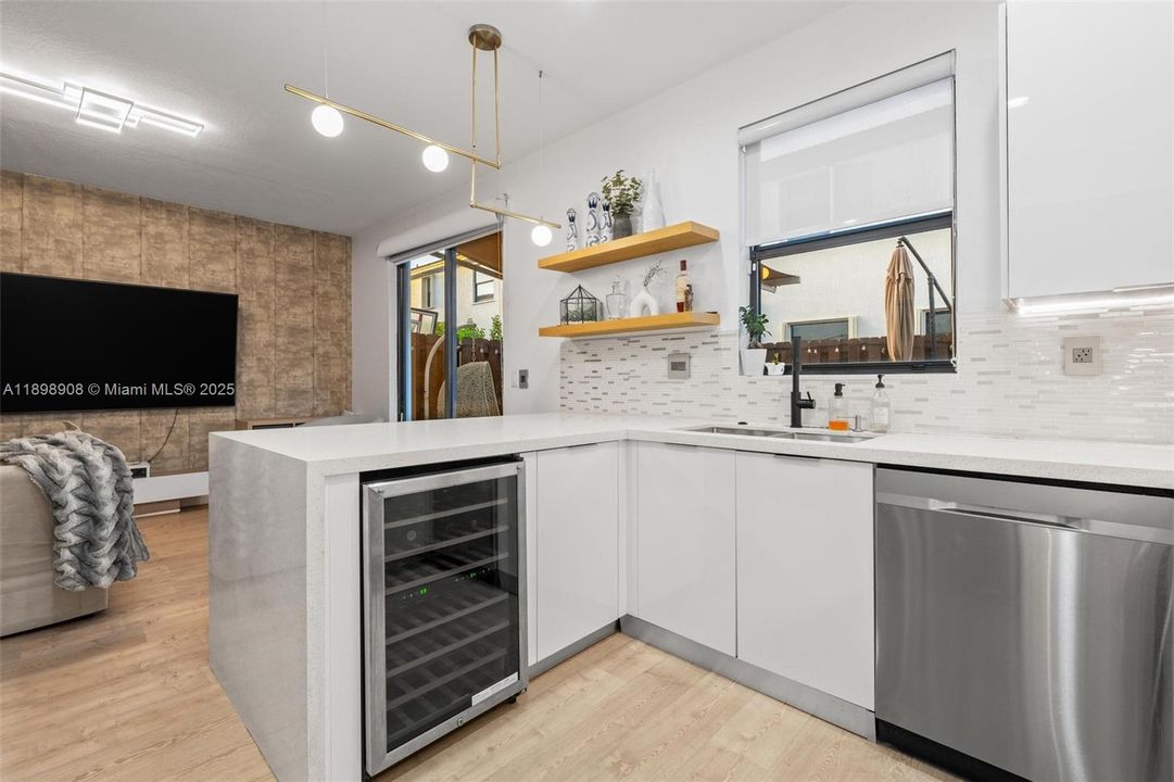 En Venta: $654,900 (3 camas, 2 baños, 1605 Pies cuadrados)