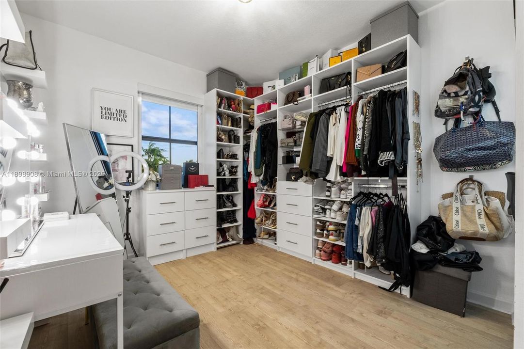 En Venta: $654,900 (3 camas, 2 baños, 1605 Pies cuadrados)