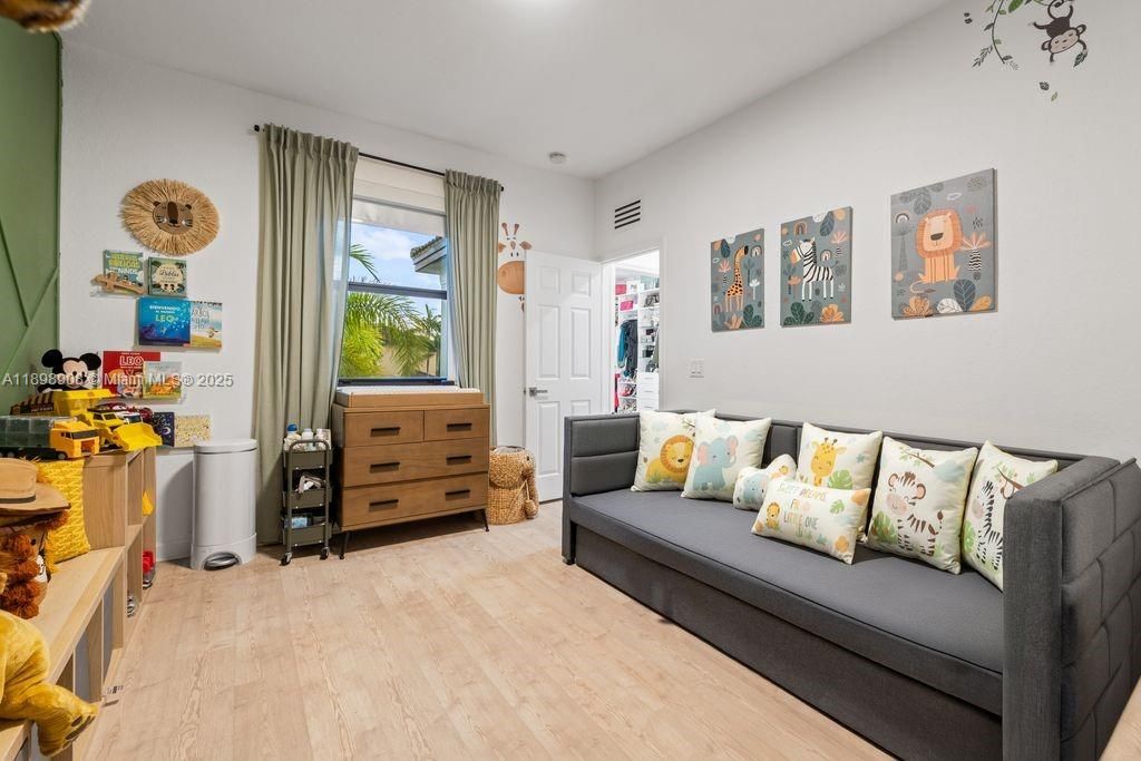 En Venta: $654,900 (3 camas, 2 baños, 1605 Pies cuadrados)