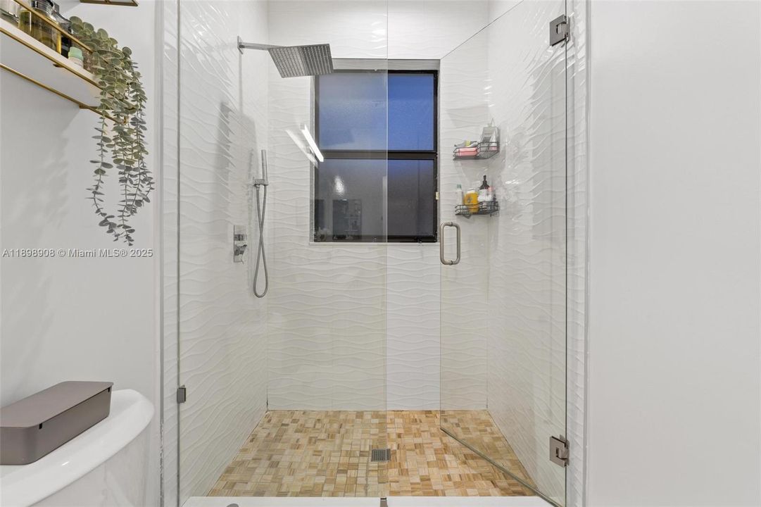 En Venta: $654,900 (3 camas, 2 baños, 1605 Pies cuadrados)