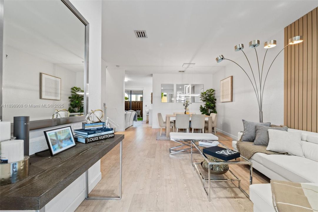 En Venta: $654,900 (3 camas, 2 baños, 1605 Pies cuadrados)